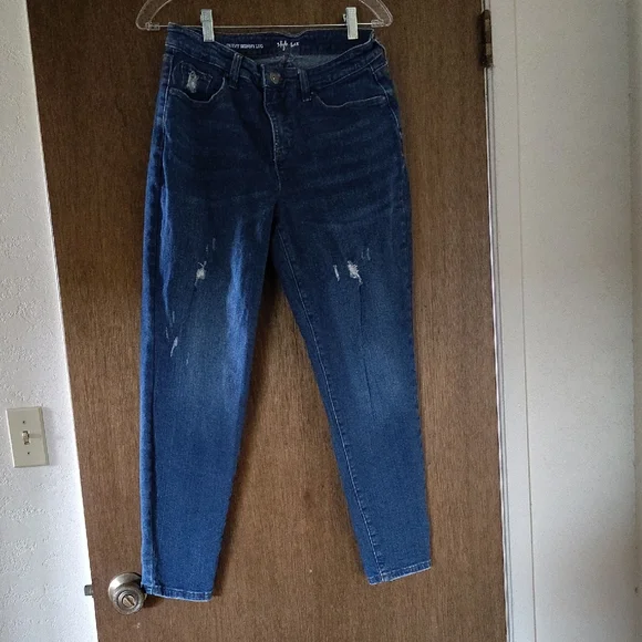 Style and Company - Picture 1 of 4